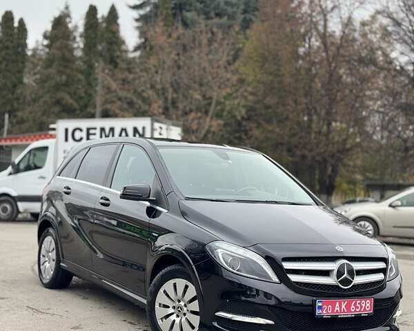 Черный Мерседес Б-класс, объемом двигателя 0 л и пробегом 99 тыс. км за 10500 $, фото 1 на Automoto.ua