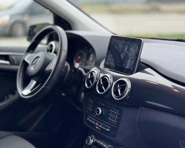 Черный Мерседес Б-класс, объемом двигателя 0 л и пробегом 99 тыс. км за 10500 $, фото 31 на Automoto.ua