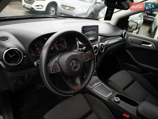 Чорний Мерседес Б-клас, об'ємом двигуна 0 л та пробігом 76 тис. км за 11790 $, фото 21 на Automoto.ua