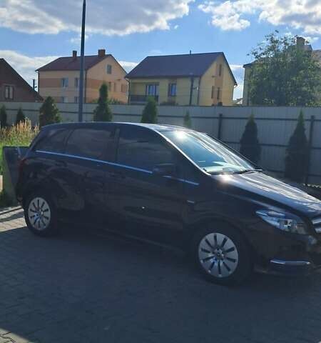 Чорний Мерседес Б-клас, об'ємом двигуна 0 л та пробігом 100 тис. км за 12000 $, фото 2 на Automoto.ua