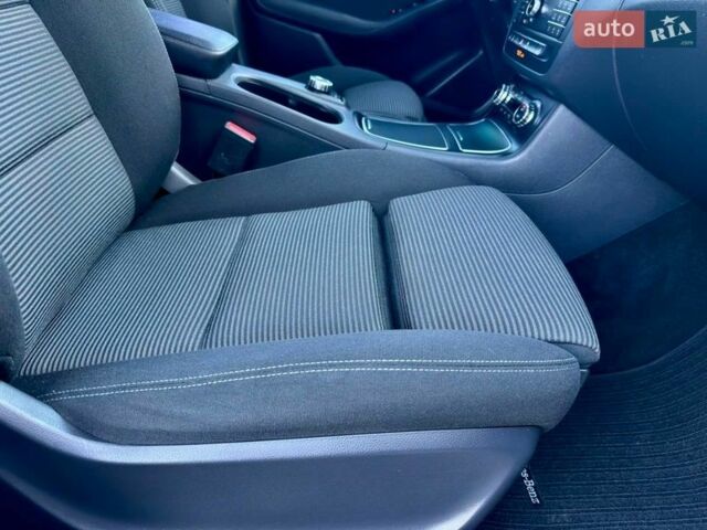 Черный Мерседес Б-класс, объемом двигателя 0 л и пробегом 100 тыс. км за 9250 $, фото 57 на Automoto.ua