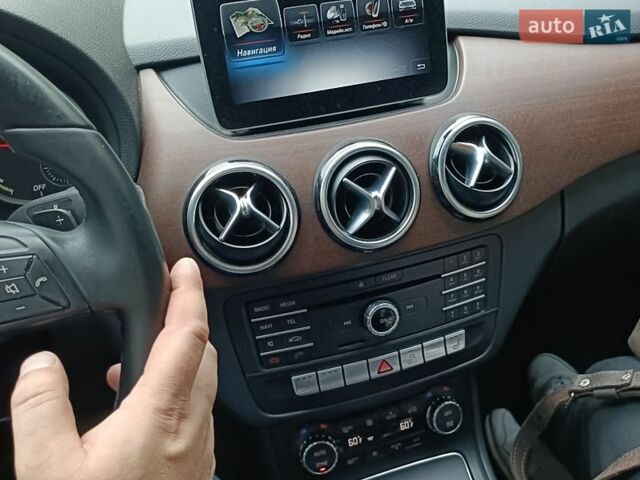Черный Мерседес Б-класс, объемом двигателя 0 л и пробегом 112 тыс. км за 13000 $, фото 80 на Automoto.ua