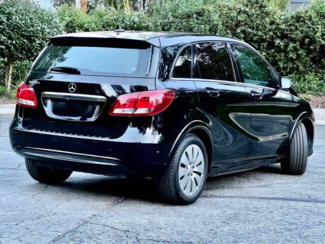 Чорний Мерседес Б-клас, об'ємом двигуна 0 л та пробігом 55 тис. км за 7700 $, фото 4 на Automoto.ua