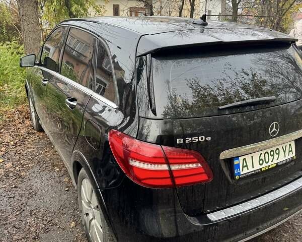 Черный Мерседес Б-класс, объемом двигателя 0 л и пробегом 70 тыс. км за 12000 $, фото 2 на Automoto.ua