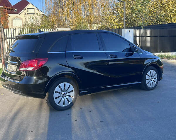 Черный Мерседес Б-класс, объемом двигателя 0 л и пробегом 33 тыс. км за 13500 $, фото 12 на Automoto.ua