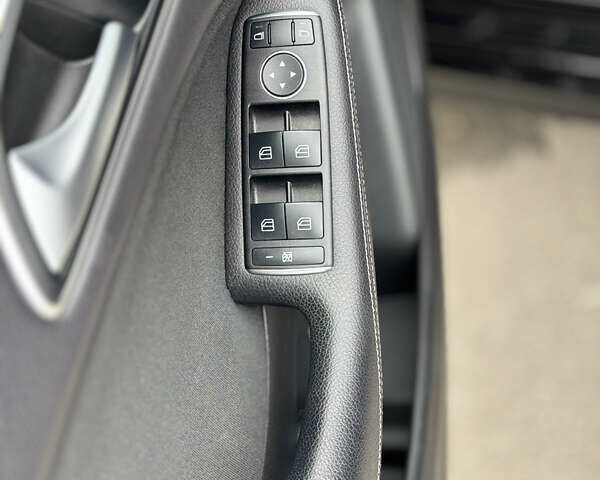 Черный Мерседес Б-класс, объемом двигателя 0 л и пробегом 99 тыс. км за 10500 $, фото 37 на Automoto.ua