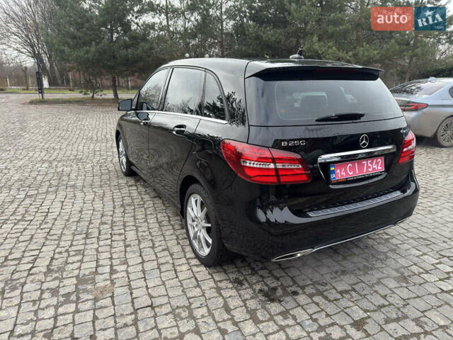 Черный Мерседес Б-класс, объемом двигателя 2 л и пробегом 90 тыс. км за 16900 $, фото 8 на Automoto.ua
