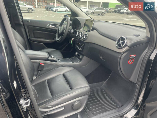 Черный Мерседес Б-класс, объемом двигателя 2.14 л и пробегом 251 тыс. км за 13500 $, фото 22 на Automoto.ua