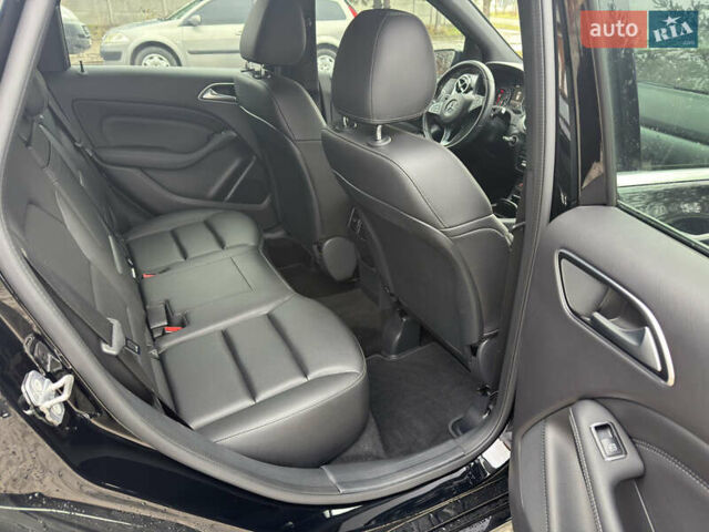 Черный Мерседес Б-класс, объемом двигателя 2 л и пробегом 90 тыс. км за 16900 $, фото 16 на Automoto.ua