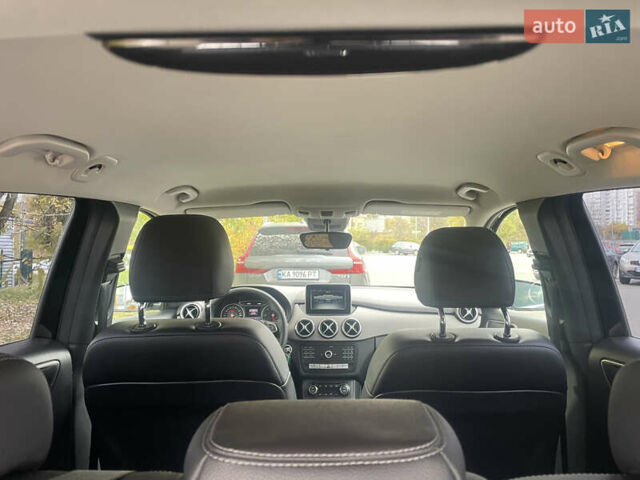 Черный Мерседес Б-класс, объемом двигателя 2.14 л и пробегом 251 тыс. км за 13500 $, фото 25 на Automoto.ua