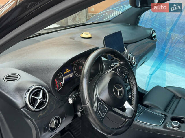 Чорний Мерседес Б-клас, об'ємом двигуна 1.99 л та пробігом 101 тис. км за 10000 $, фото 9 на Automoto.ua