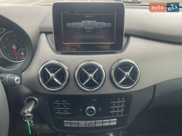 Черный Мерседес Б-класс, объемом двигателя 2.14 л и пробегом 251 тыс. км за 13500 $, фото 11 на Automoto.ua