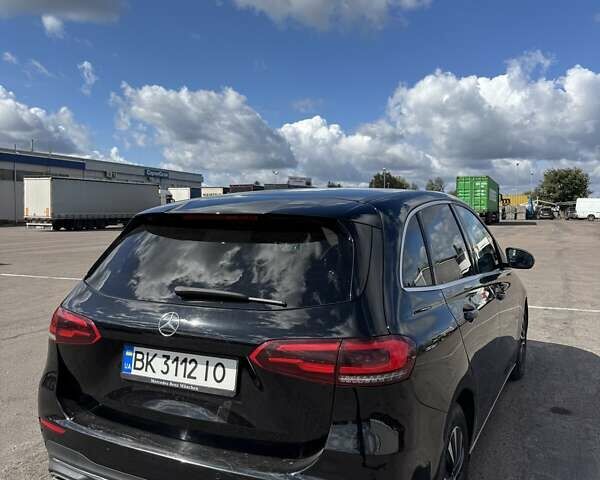 Черный Мерседес Б-класс, объемом двигателя 1.33 л и пробегом 200 тыс. км за 19900 $, фото 1 на Automoto.ua