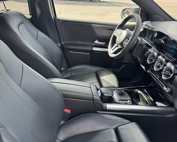 Черный Мерседес Б-класс, объемом двигателя 1.33 л и пробегом 200 тыс. км за 19900 $, фото 6 на Automoto.ua