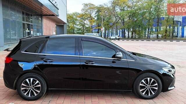 Чорний Мерседес Б-клас, об'ємом двигуна 2 л та пробігом 140 тис. км за 19800 $, фото 16 на Automoto.ua