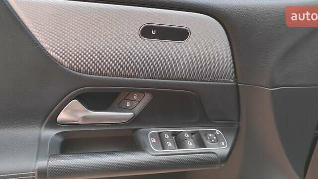 Чорний Мерседес Б-клас, об'ємом двигуна 2 л та пробігом 140 тис. км за 19800 $, фото 4 на Automoto.ua