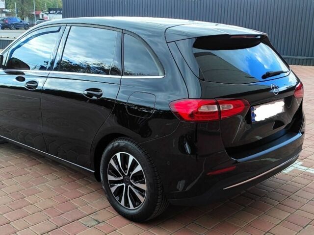 Чорний Мерседес Б-клас, об'ємом двигуна 2 л та пробігом 140 тис. км за 19800 $, фото 4 на Automoto.ua