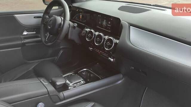 Чорний Мерседес Б-клас, об'ємом двигуна 2 л та пробігом 140 тис. км за 19800 $, фото 6 на Automoto.ua