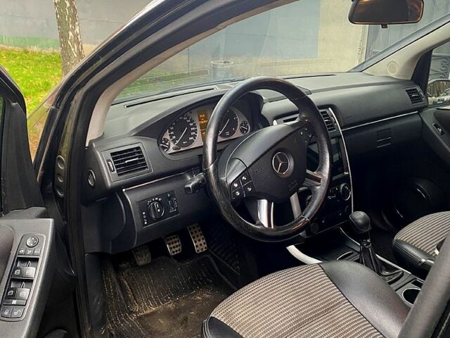 Мерседес Б-класс 2007 в Черкассах на Automoto.ua Черный Мерседес Б-класс, объемом двигателя 2 л и пробегом 270 тыс. км за 5700 $, фото 7 на Automoto.ua