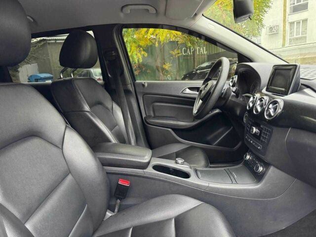 Черный Мерседес Б-класс, объемом двигателя 2 л и пробегом 190 тыс. км за 10900 $, фото 10 на Automoto.ua