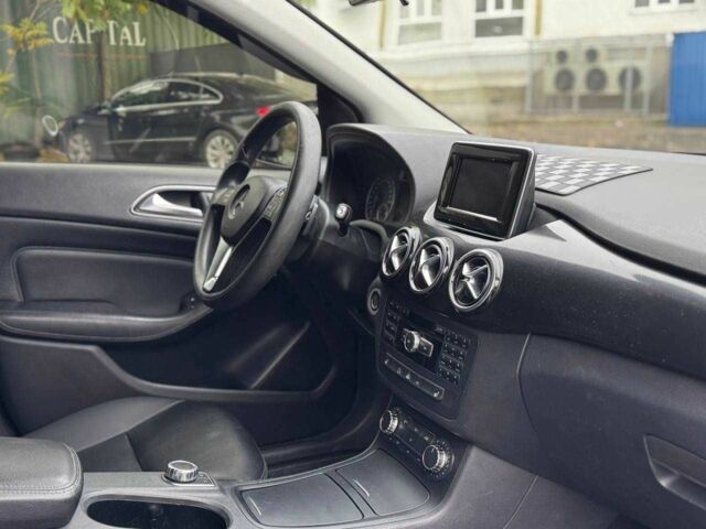 Черный Мерседес Б-класс, объемом двигателя 2 л и пробегом 190 тыс. км за 10900 $, фото 9 на Automoto.ua