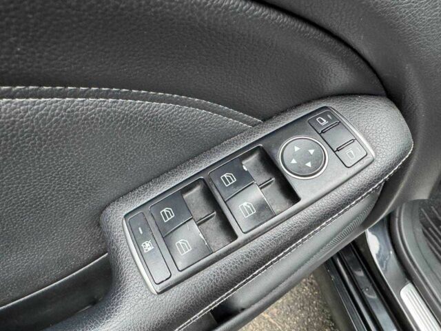 Черный Мерседес Б-класс, объемом двигателя 2 л и пробегом 190 тыс. км за 10900 $, фото 13 на Automoto.ua