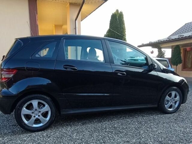 Черный Мерседес Б-класс, объемом двигателя 2 л и пробегом 294 тыс. км за 6450 $, фото 4 на Automoto.ua