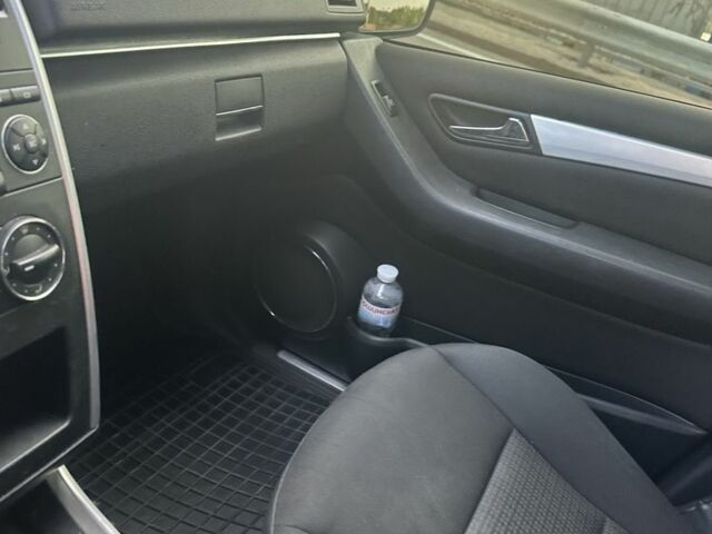 Чорний Мерседес Б-клас, об'ємом двигуна 2 л та пробігом 170 тис. км за 5700 $, фото 4 на Automoto.ua