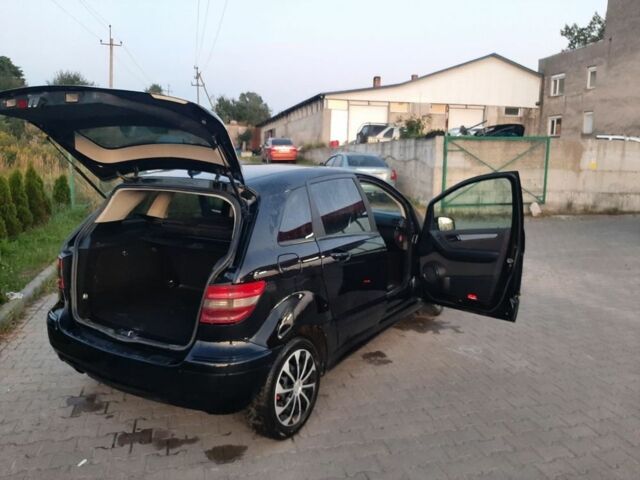 Мерседес Б-клас 2009 у Львові на Automoto.ua Чорний Мерседес Б-клас, об'ємом двигуна 2 л та пробігом 390 тис. км за 5800 $, фото 4 на Automoto.ua