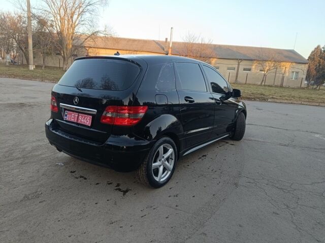 Чорний Мерседес Б-клас, об'ємом двигуна 2 л та пробігом 230 тис. км за 7800 $, фото 2 на Automoto.ua