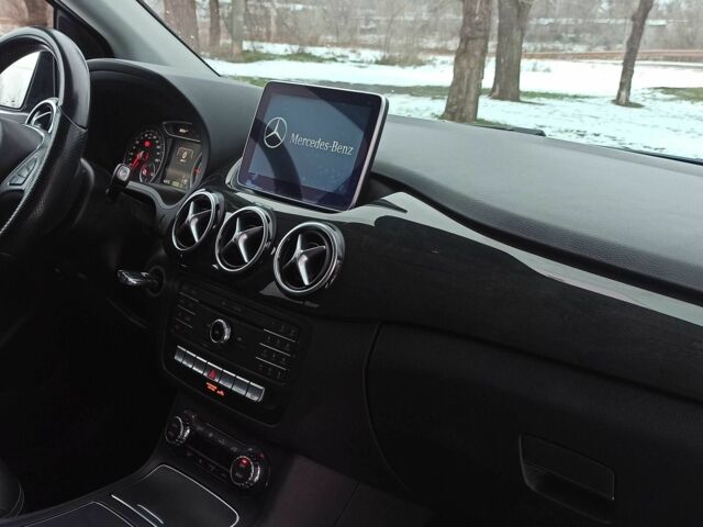 Чорний Мерседес Б-клас, об'ємом двигуна 0 л та пробігом 105 тис. км за 11500 $, фото 16 на Automoto.ua