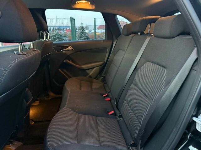 Черный Мерседес Б-класс, объемом двигателя 0 л и пробегом 80 тыс. км за 8999 $, фото 5 на Automoto.ua