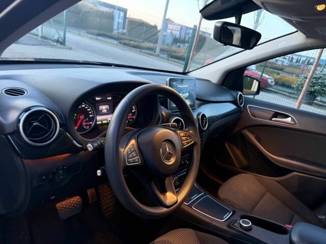 Черный Мерседес Б-класс, объемом двигателя 0 л и пробегом 80 тыс. км за 8999 $, фото 6 на Automoto.ua