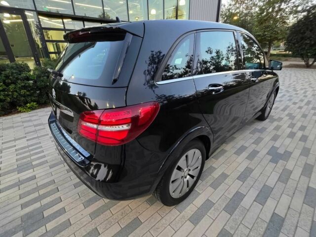 Черный Мерседес Б-класс, объемом двигателя 0 л и пробегом 70 тыс. км за 9000 $, фото 5 на Automoto.ua