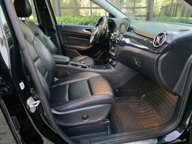 Черный Мерседес Б-класс, объемом двигателя 0 л и пробегом 70 тыс. км за 9000 $, фото 7 на Automoto.ua