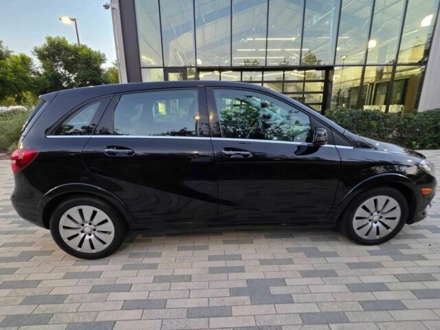 Черный Мерседес Б-класс, объемом двигателя 0 л и пробегом 70 тыс. км за 9000 $, фото 6 на Automoto.ua