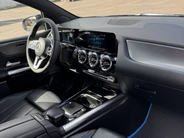 Чорний Мерседес Б-клас, об'ємом двигуна 2 л та пробігом 190 тис. км за 18800 $, фото 5 на Automoto.ua