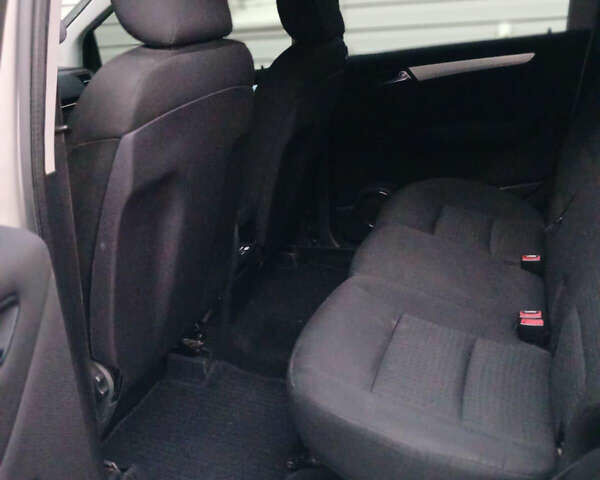 Коричневый Мерседес Б-класс, объемом двигателя 2 л и пробегом 320 тыс. км за 4000 $, фото 5 на Automoto.ua