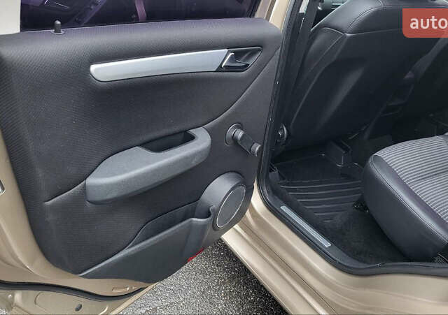 Коричневий Мерседес Б-клас, об'ємом двигуна 1.7 л та пробігом 221 тис. км за 6880 $, фото 24 на Automoto.ua