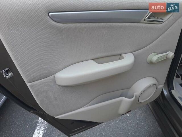 Коричневий Мерседес Б-клас, об'ємом двигуна 1.99 л та пробігом 355 тис. км за 6200 $, фото 9 на Automoto.ua