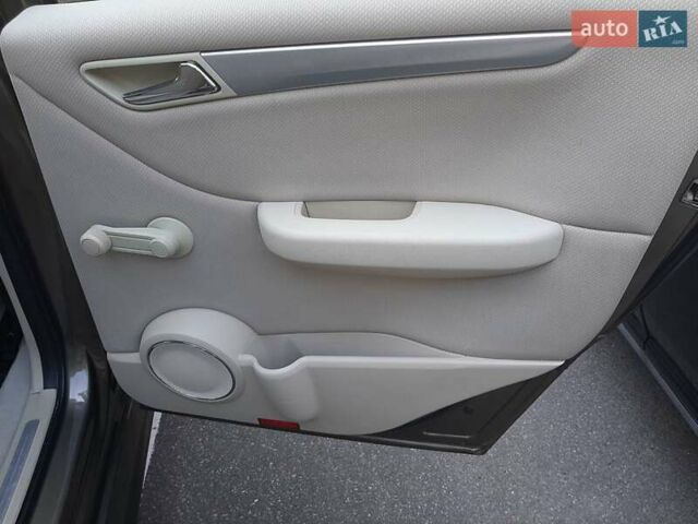 Коричневий Мерседес Б-клас, об'ємом двигуна 1.99 л та пробігом 355 тис. км за 6200 $, фото 14 на Automoto.ua