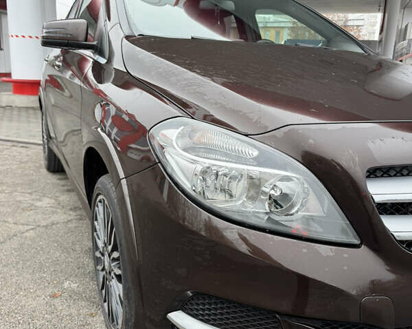 Коричневий Мерседес Б-клас, об'ємом двигуна 0 л та пробігом 125 тис. км за 9900 $, фото 24 на Automoto.ua