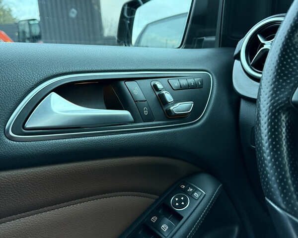 Коричневый Мерседес Б-класс, объемом двигателя 0 л и пробегом 99 тыс. км за 10450 $, фото 27 на Automoto.ua