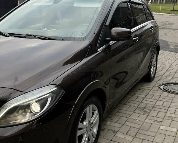 Коричневий Мерседес Б-клас, об'ємом двигуна 0 л та пробігом 99 тис. км за 11000 $, фото 1 на Automoto.ua