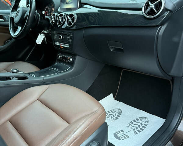 Коричневый Мерседес Б-класс, объемом двигателя 0 л и пробегом 99 тыс. км за 10450 $, фото 39 на Automoto.ua