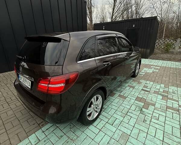 Коричневий Мерседес Б-клас, об'ємом двигуна 0 л та пробігом 99 тис. км за 11000 $, фото 5 на Automoto.ua