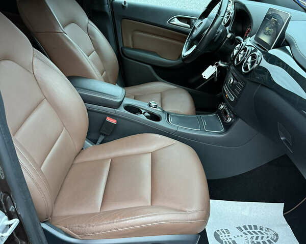 Коричневый Мерседес Б-класс, объемом двигателя 0 л и пробегом 99 тыс. км за 10450 $, фото 32 на Automoto.ua