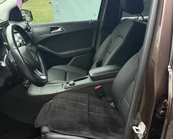 Коричневий Мерседес Б-клас, об'ємом двигуна 0 л та пробігом 99 тис. км за 11000 $, фото 9 на Automoto.ua