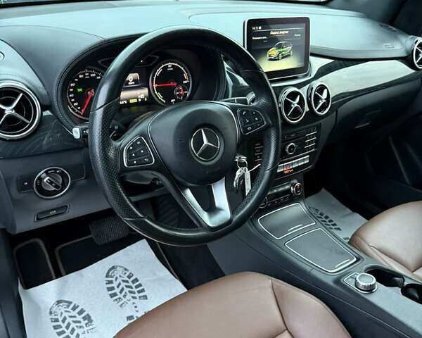 Коричневый Мерседес Б-класс, объемом двигателя 0 л и пробегом 99 тыс. км за 10450 $, фото 37 на Automoto.ua