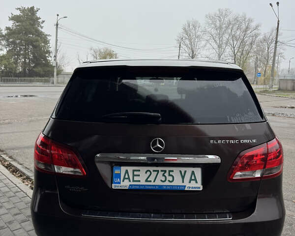 Коричневий Мерседес Б-клас, об'ємом двигуна 0 л та пробігом 125 тис. км за 9900 $, фото 5 на Automoto.ua